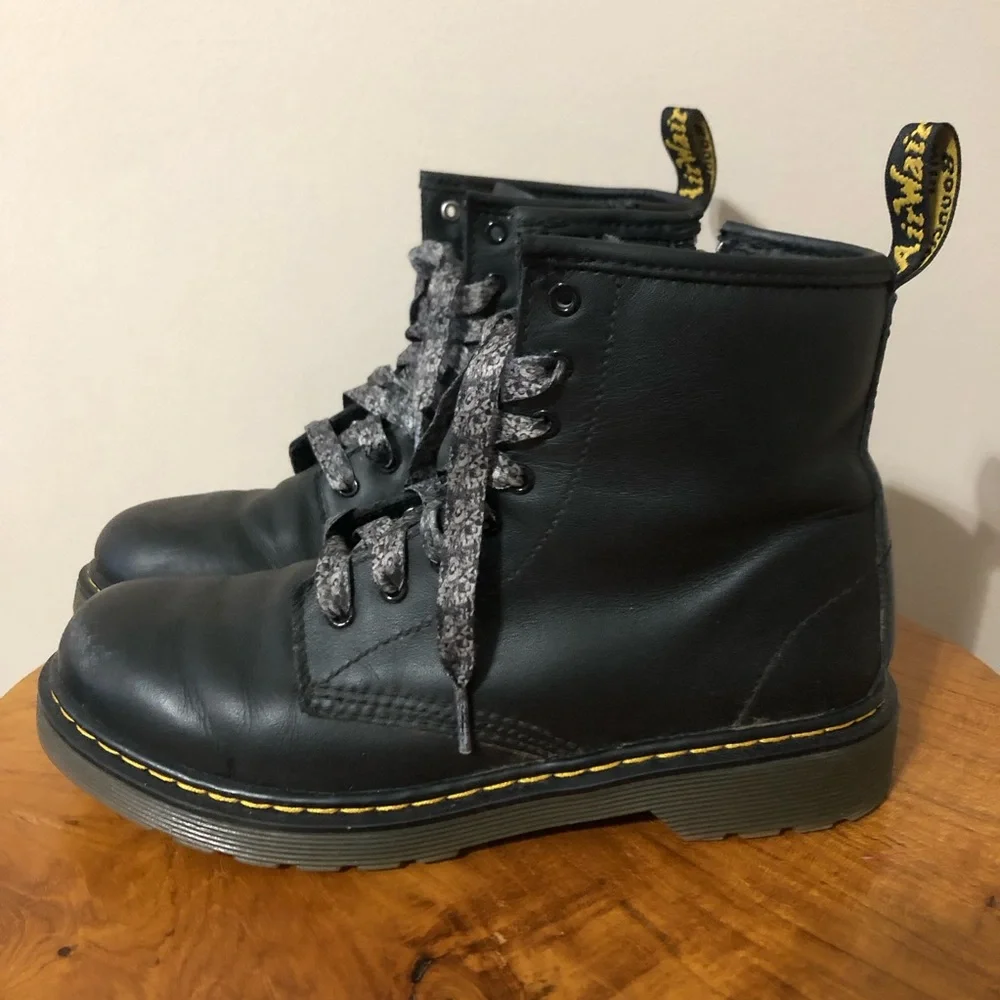 DR. MARTENS Kids Black Leather Ankle Boots • Sz 4 Unisex